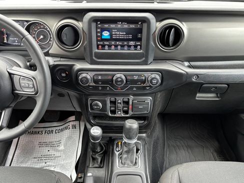 Used 2023 Jeep Gladiator Sport AWD/4WD image 16