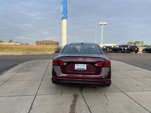 Used 2024 Nissan Altima 2.5 SV image 9