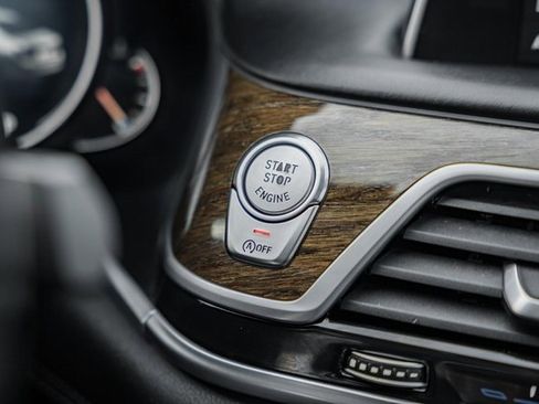 Used 2018 BMW 750i xDrive image 23