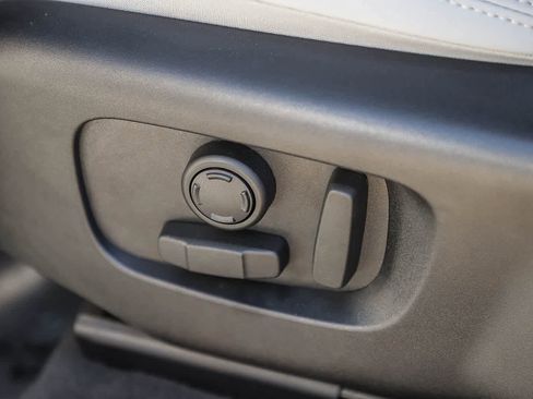 Used 2025 Land Rover Range Rover Velar S image 20