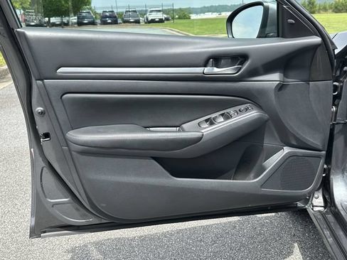 Certified 2022 Nissan Altima 2.5 SV FWD image 12
