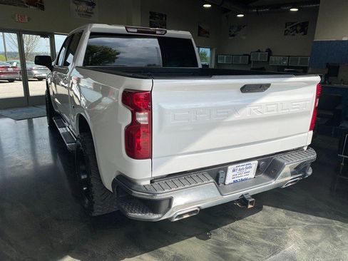 Used 2022 Chevrolet Silverado 1500 LT AWD/4WD image 4