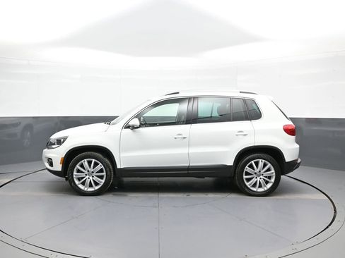 Used 2015 Volkswagen Tiguan SE image 9