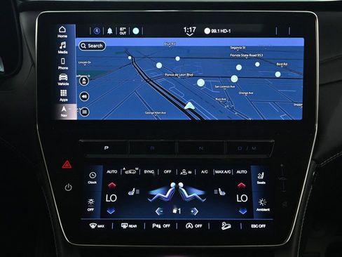 Used 2025 Maserati Grecale GT image 12