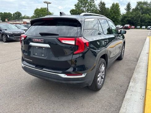Used 2023 GMC Terrain SLT w/ LPO, Floor Liner Package FWD image 7