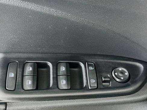 Used 2025 Hyundai Venue Limited image 15