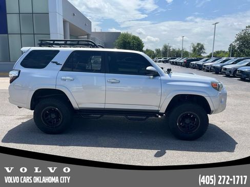 Used 2020 Toyota 4Runner TRD Off-Road AWD/4WD image 4