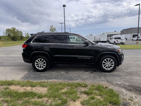 Used 2016 Jeep Grand Cherokee Laredo w/ Quick Order Package 23E AWD/4WD image 2