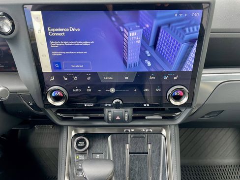 Used 2024 Lexus GX 550 image 19