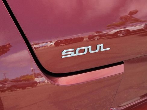 Certified 2024 Kia Soul LX FWD image 33
