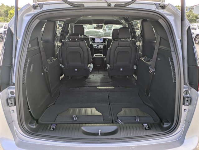 New 2026 Chrysler Pacifica Select FWD image 12