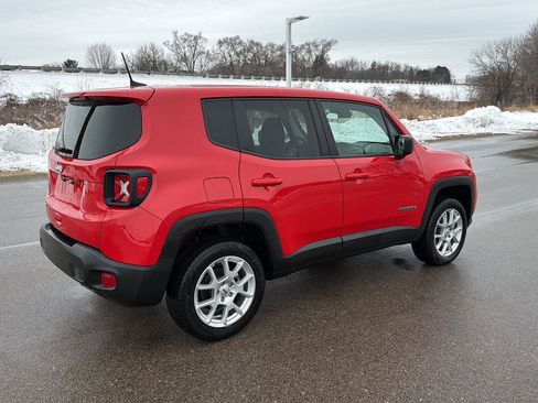 Used 2023 Jeep Renegade Latitude image 2