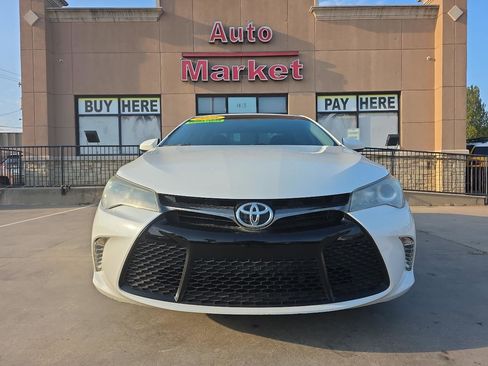 Used 2016 Toyota Camry SE FWD image 2