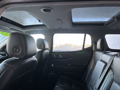 Used 2018 GMC Acadia SLT image 25