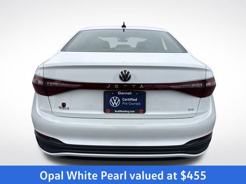 Certified 2025 Volkswagen Jetta SE w/ Sunroof Package image 4