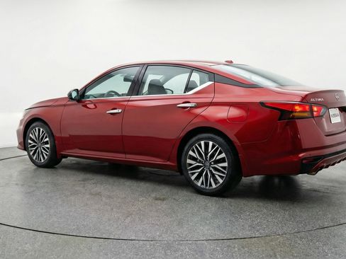 Used 2025 Nissan Altima 2.5 SV FWD image 6