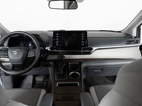 Used 2022 Toyota Sienna LE image 29