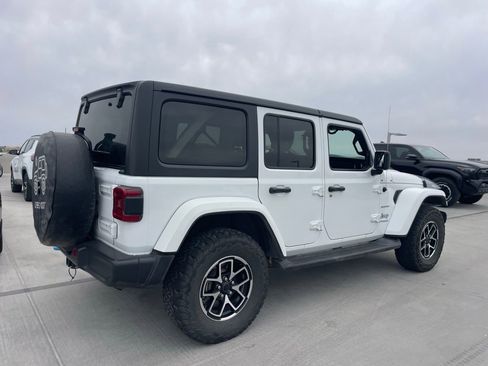 Used 2022 Jeep Wrangler Unlimited Sahara image 3