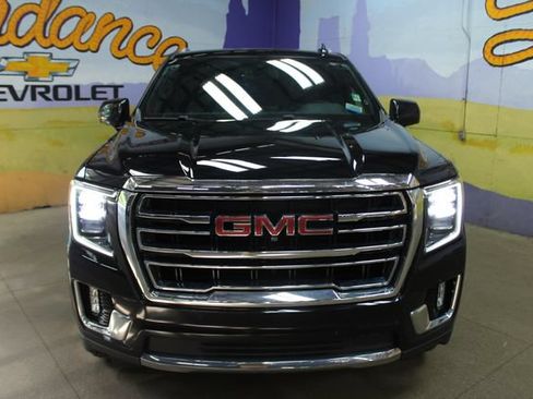Used 2023 GMC Yukon XL SLT w/ SLT Premium Package AWD/4WD image 3