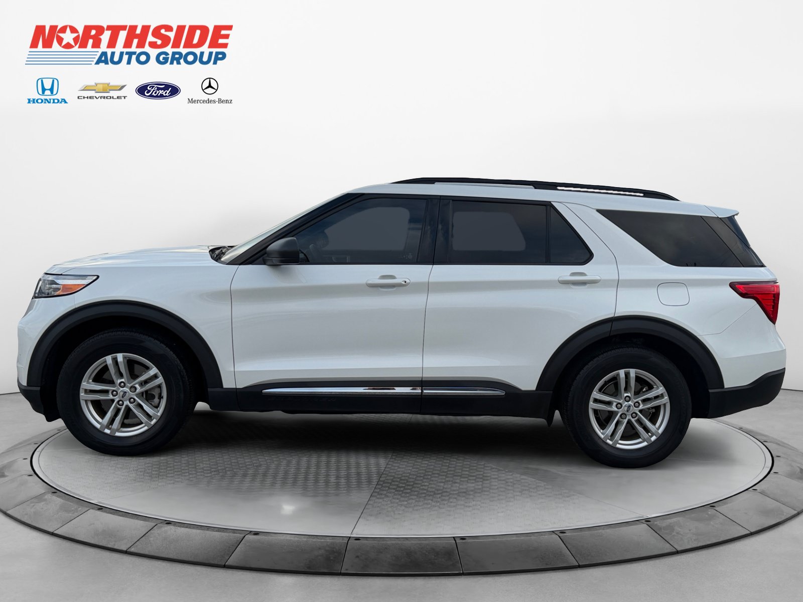 Certified 2023 Ford Explorer XLT w/ Equipment Group 202A RWD image 4