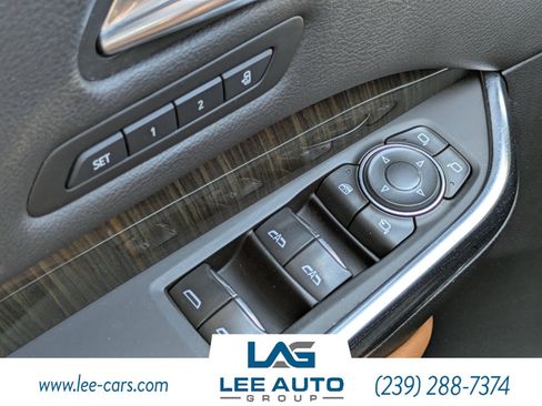 Used 2019 Cadillac XT4 Premium Luxury AWD/4WD image 21