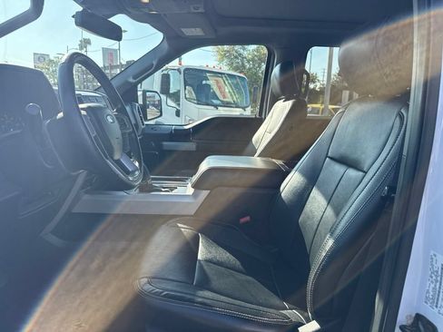 Used 2018 Ford F150 Lariat w/ Equipment Group 502A Luxury AWD/4WD image 13