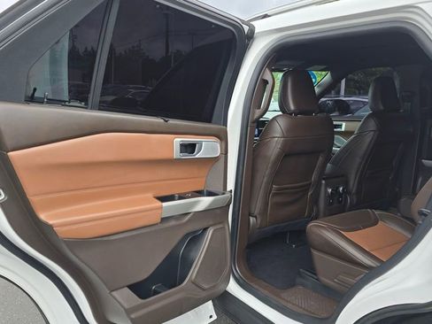 Used 2023 Ford Explorer King Ranch w/ Technology Package AWD/4WD image 15