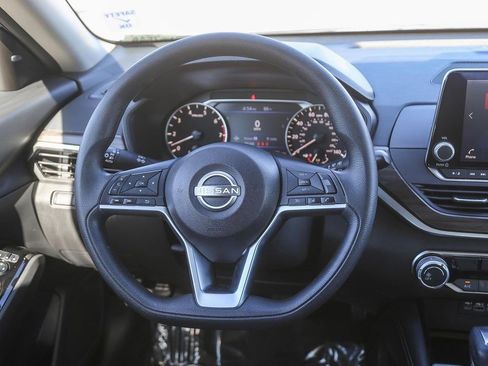 Used 2023 Nissan Altima 2.5 SV FWD image 14