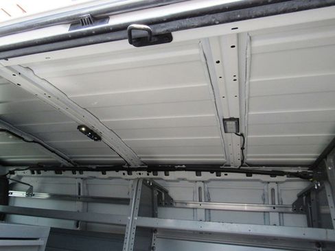 Used 2016 Chevrolet Express 2500 RWD image 20