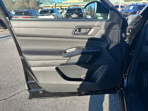 New 2026 Nissan Pathfinder SV image 10