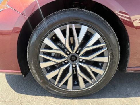 Used 2023 Nissan Altima 2.5 SV FWD image 9
