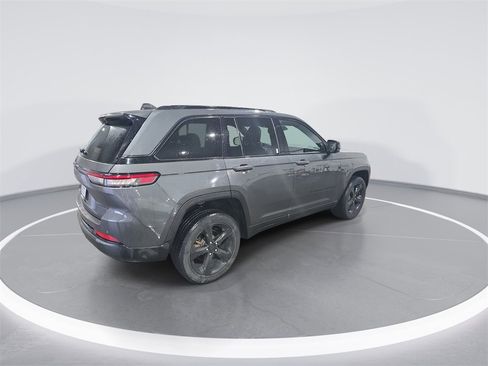 Used 2022 Jeep Grand Cherokee Altitude image 8