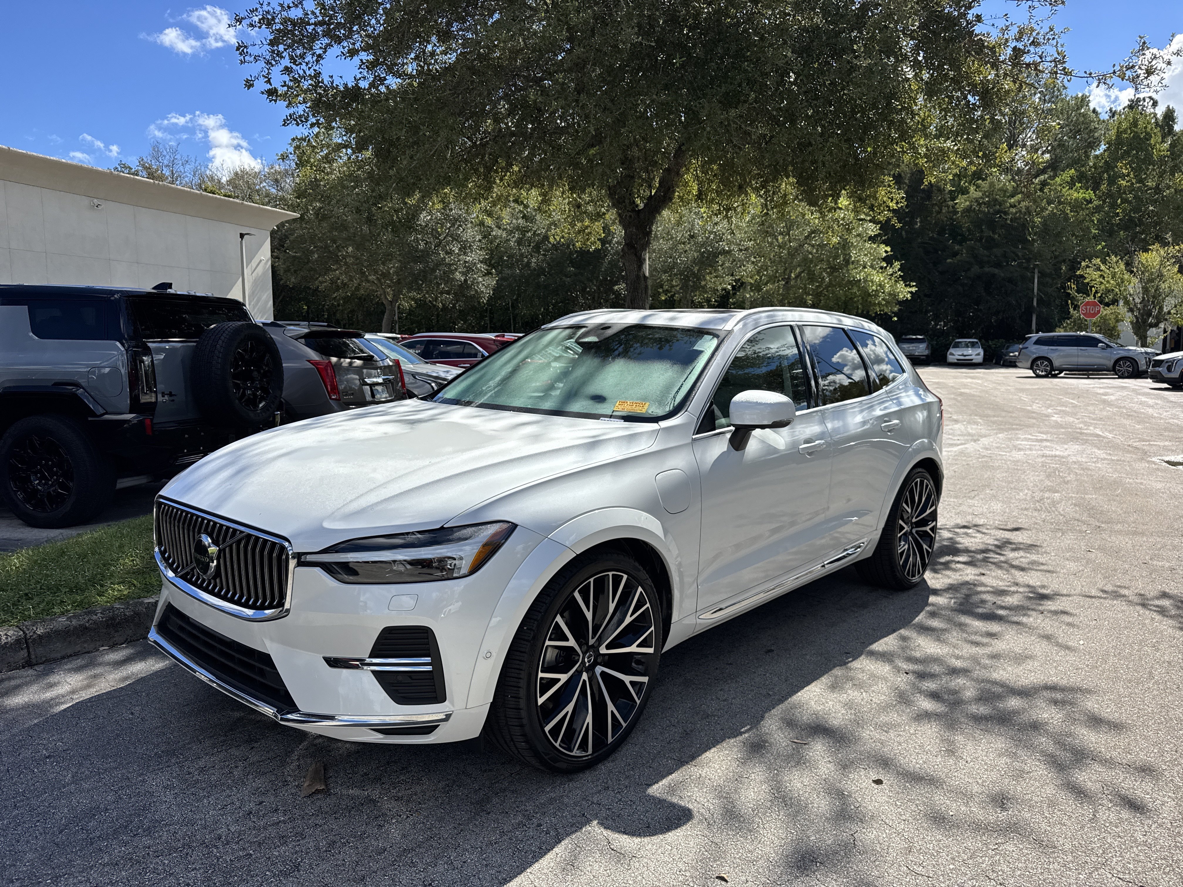 Used 2022 Volvo XC60 T8 Inscription w/ Advanced Package AWD/4WD image 1