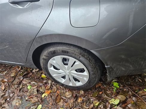 Used 2025 Nissan Versa S w/ Trunk Package image 5