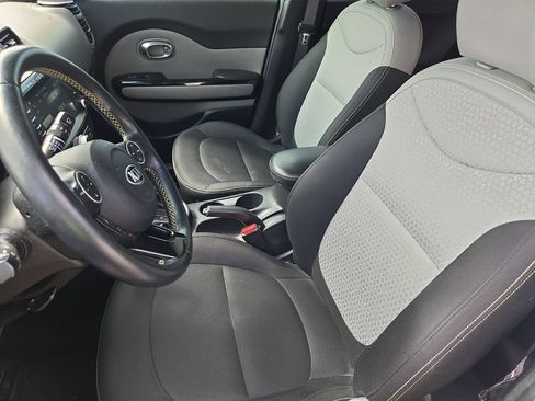 Used 2015 Kia Soul + w/ Audio Package FWD image 21