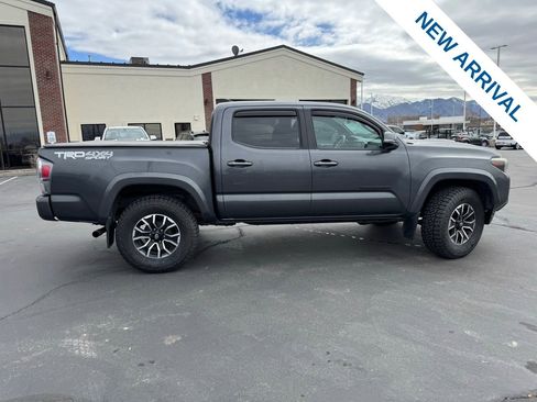 Used 2022 Toyota Tacoma TRD Sport image 8