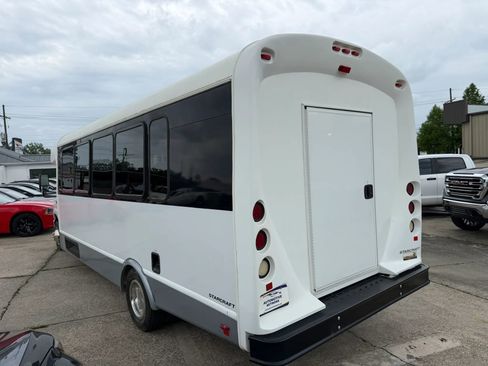 Used 2016 Ford E-450 and Econoline 450 Super Duty w/ Shuttle Bus Prep Package RWD image 3