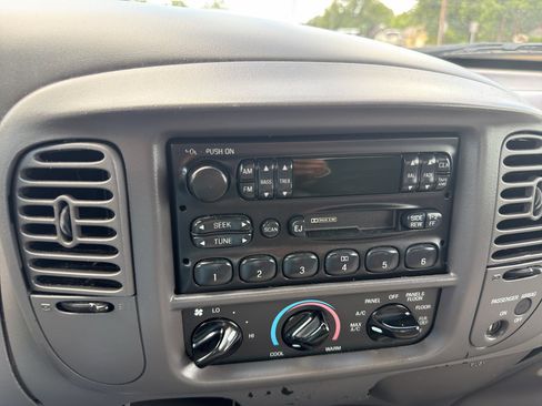 Used 2000 Ford F150 XLT RWD image 19