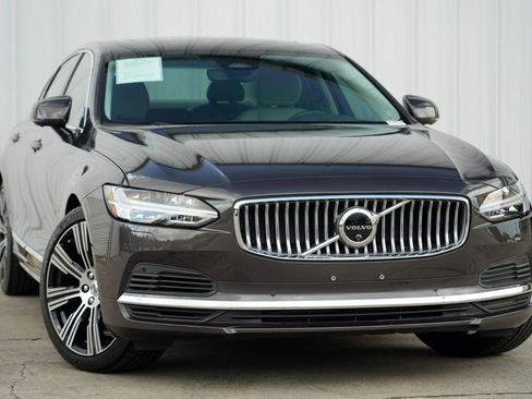 Used 2024 Volvo S90 T8 Ultimate image 4