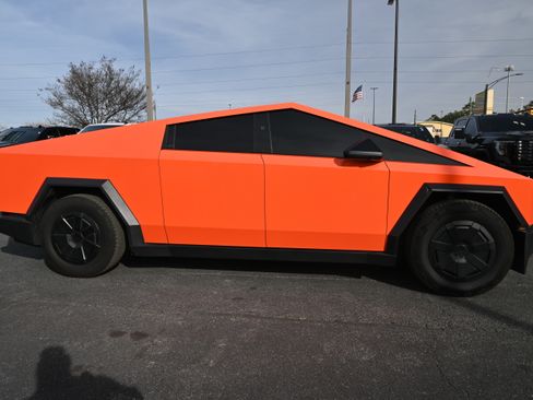 Used 2024 Tesla Cybertruck AWD Crew Cab image 11