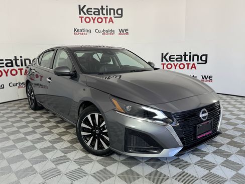 Used 2025 Nissan Altima 2.5 SL FWD image 3
