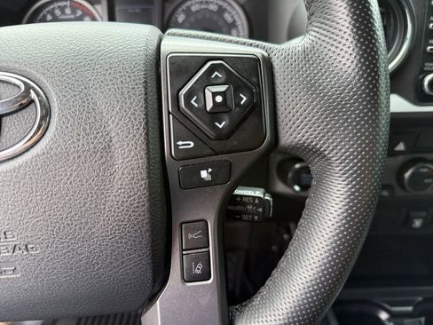 Used 2021 Toyota Tacoma TRD Off-Road AWD/4WD image 20