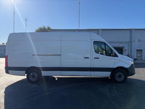 Used 2022 Mercedes-Benz Sprinter 2500 image 9