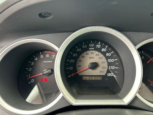 Used 2005 Toyota Tacoma PreRunner RWD image 7