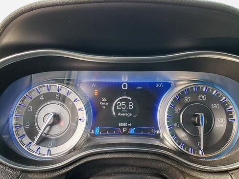 Used 2020 Chrysler 300 Touring w/ Sport Appearance Package image 20