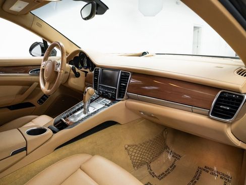 Used 2014 Porsche Panamera S image 25