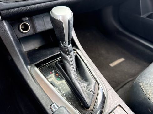 Used 2018 Toyota Corolla LE w/ Carpet Mat Package (TMS) FWD image 30