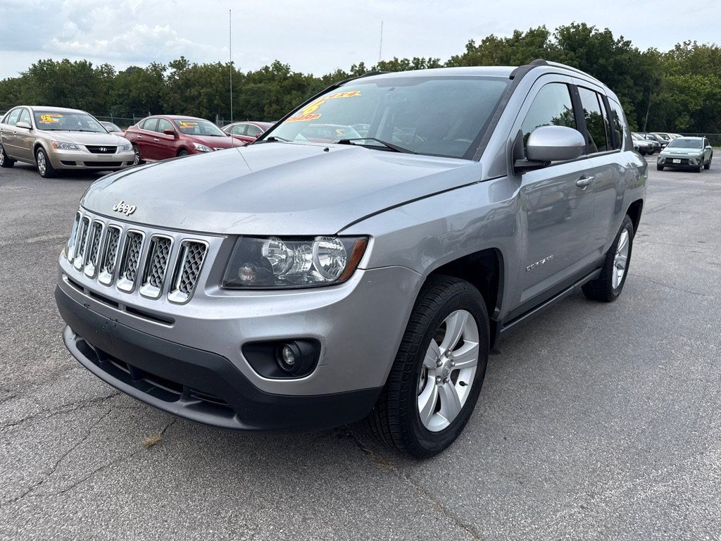 Used 2016 Jeep Compass Latitude AWD/4WD image 2