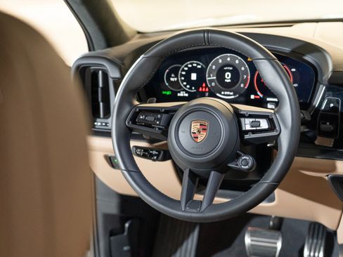 Used 2025 Porsche Cayenne GTS AWD/4WD image 26