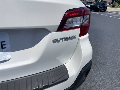 Used 2018 Subaru Outback 2.5i Limited AWD/4WD image 6